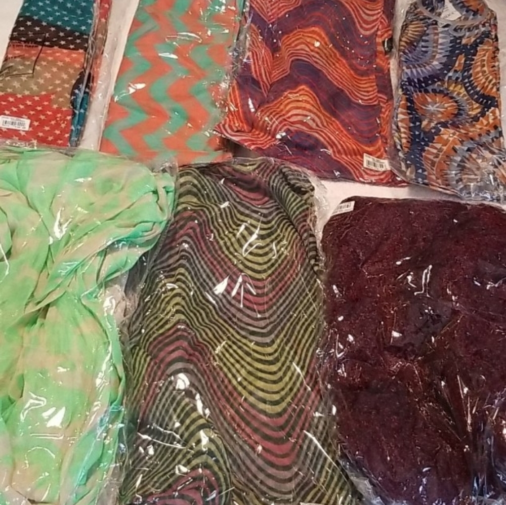 7 Women's scarves in bundle